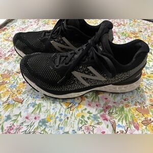 New Balance Women's Black and White Knit Running Sneakers